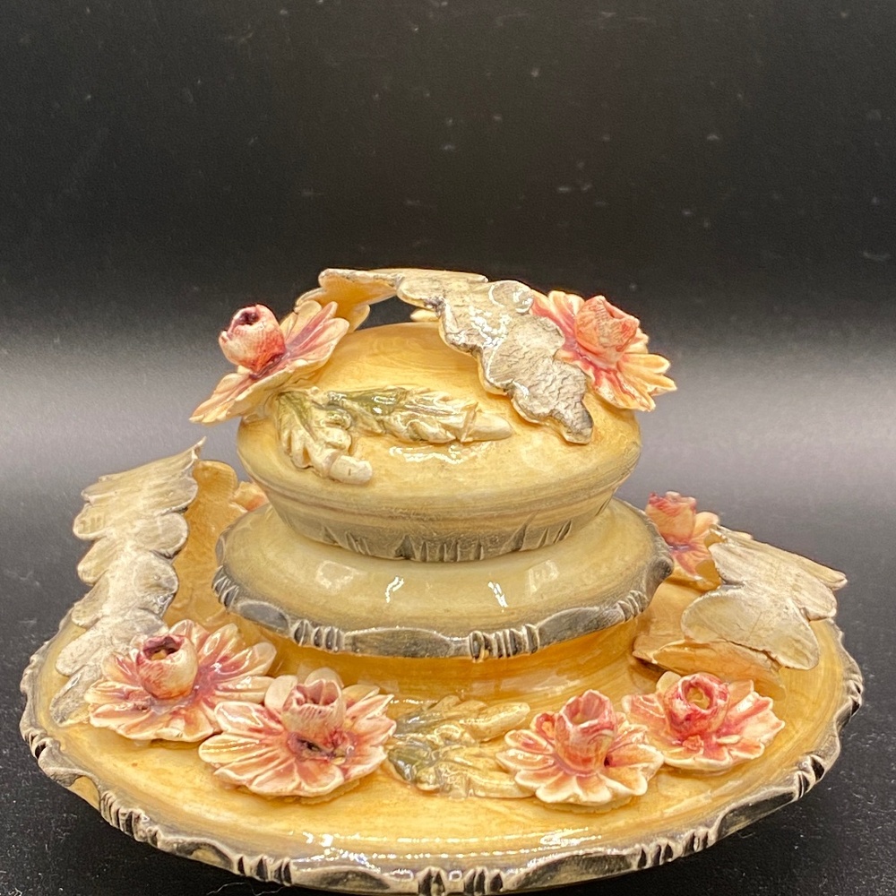 VTG Capodimonte hand made small porcelain pot with lid ecru & pink & green Italy